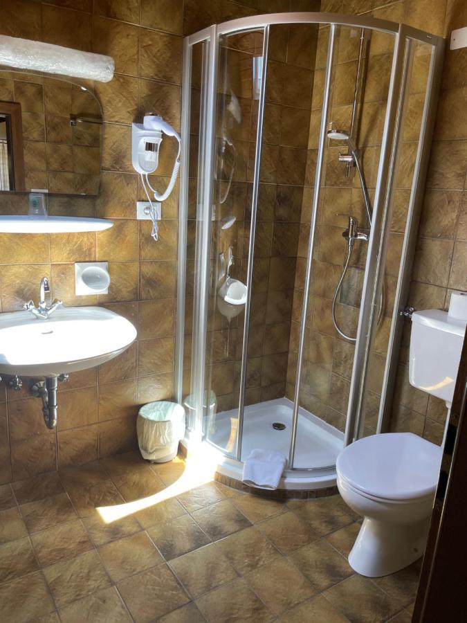 Gasthof Goldenes Lamm Hotel Vahrn Екстериор снимка