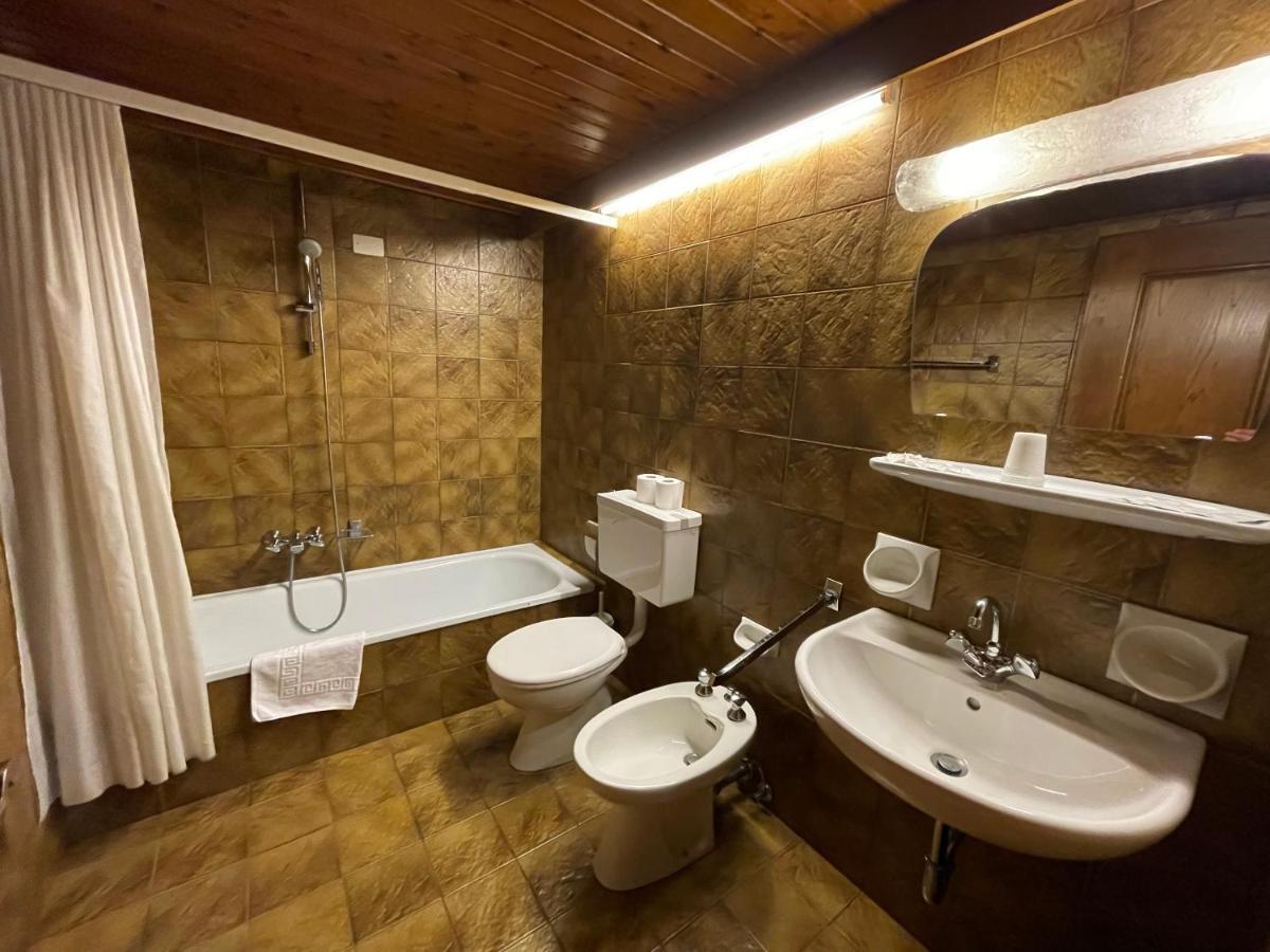 Gasthof Goldenes Lamm Hotel Vahrn Екстериор снимка