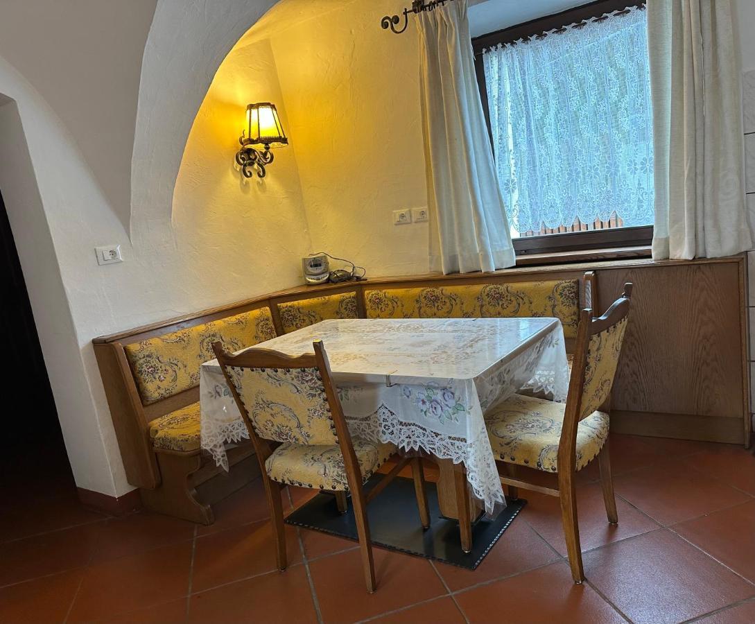 Gasthof Goldenes Lamm Hotel Vahrn Екстериор снимка