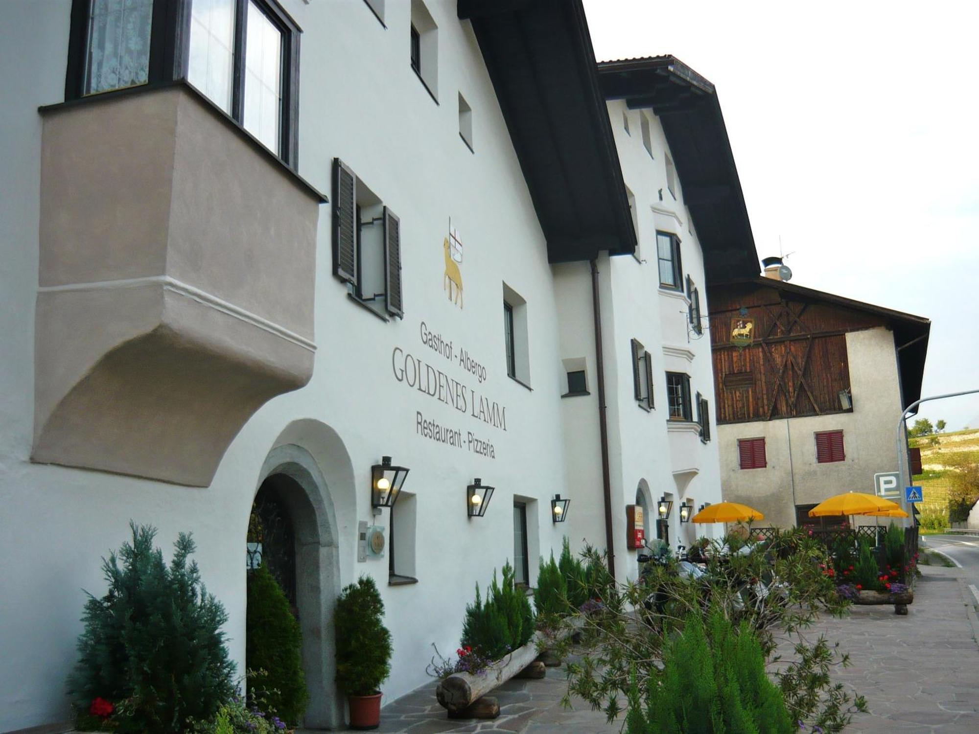 Gasthof Goldenes Lamm Hotel Vahrn Екстериор снимка