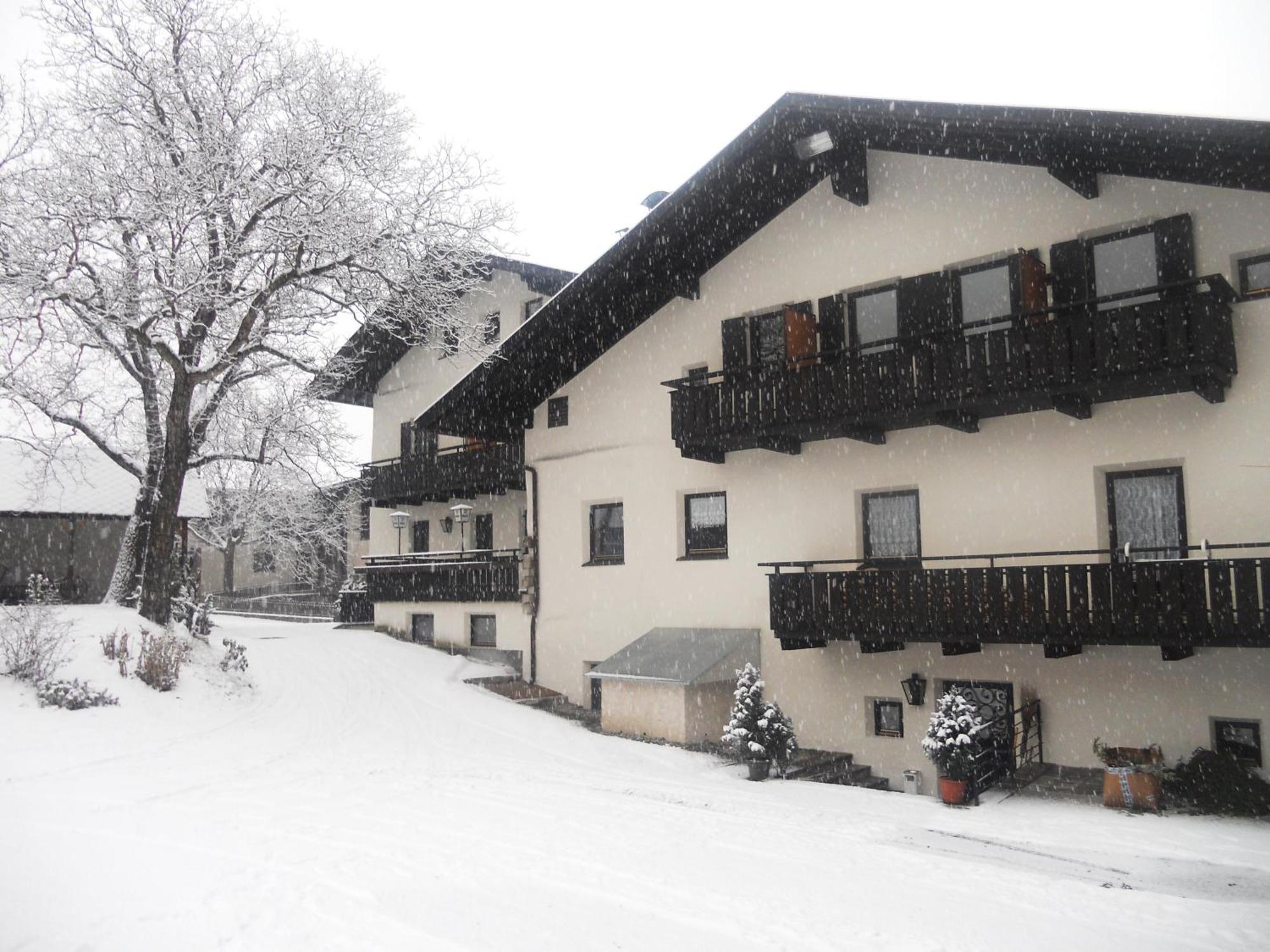 Gasthof Goldenes Lamm Hotel Vahrn Екстериор снимка