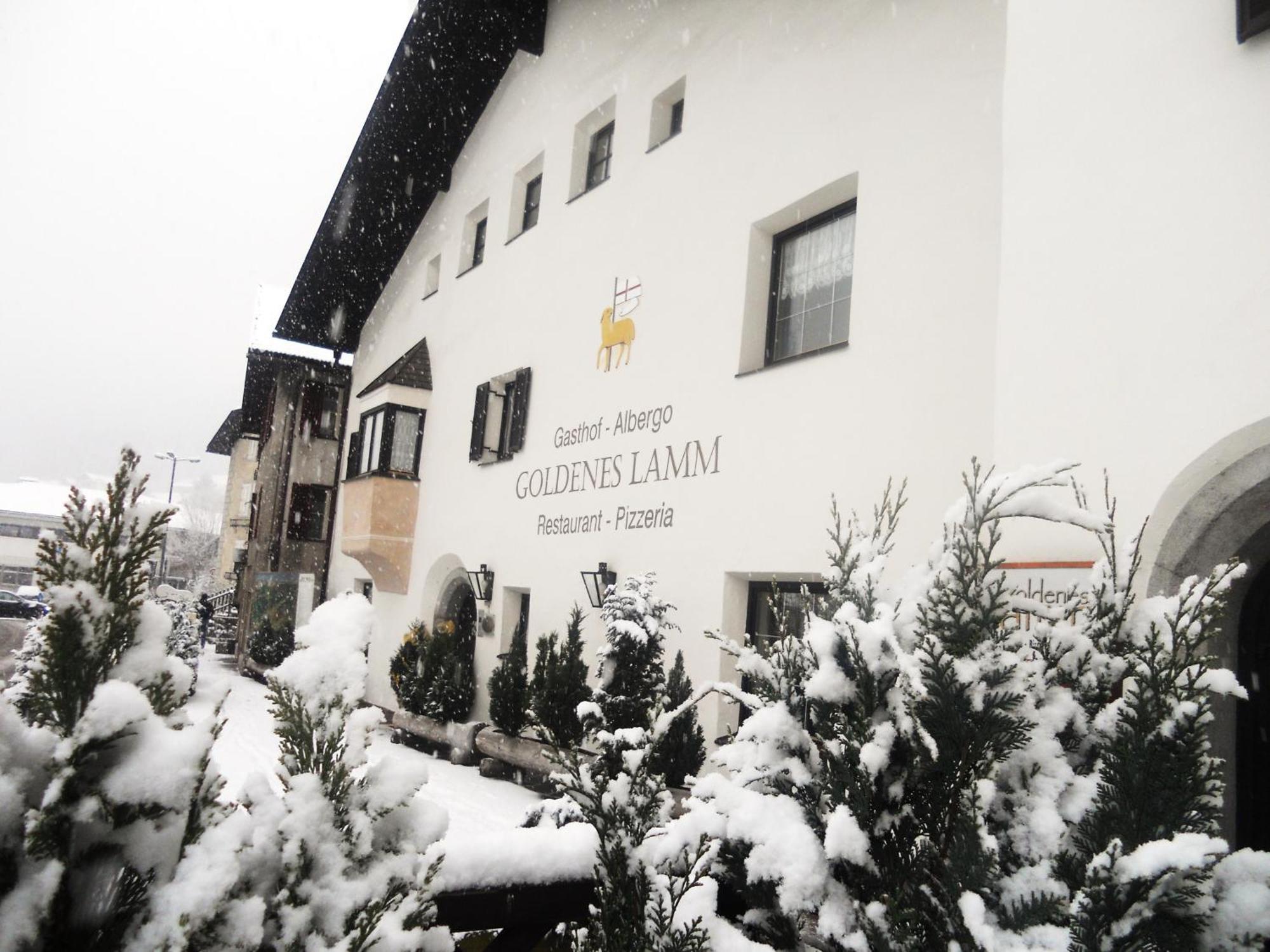 Gasthof Goldenes Lamm Hotel Vahrn Екстериор снимка