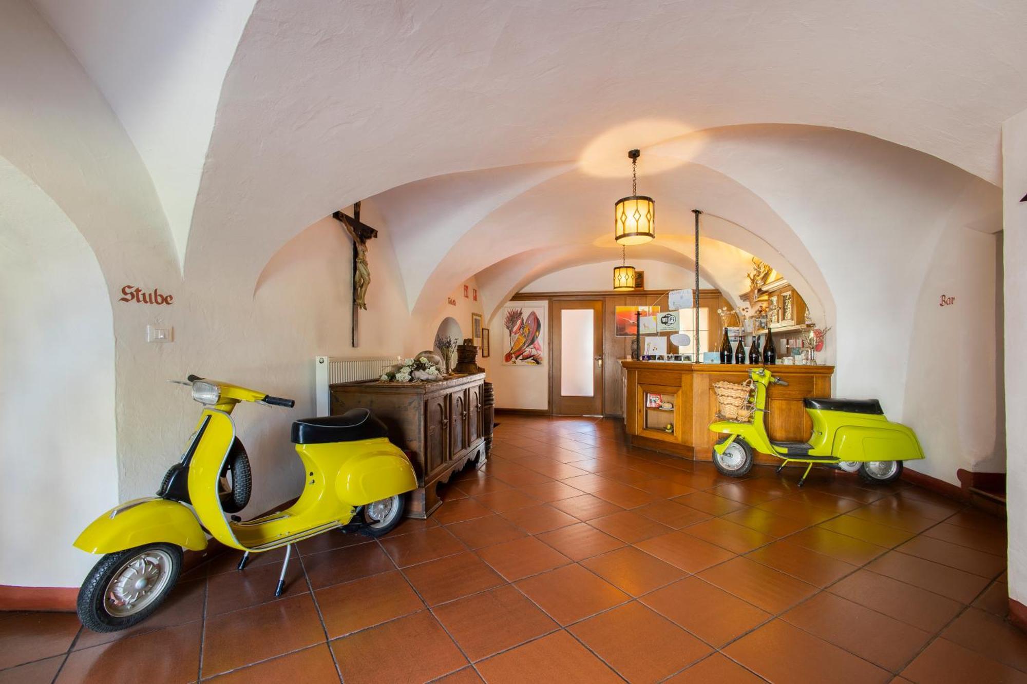 Gasthof Goldenes Lamm Vahrn Екстериор снимка