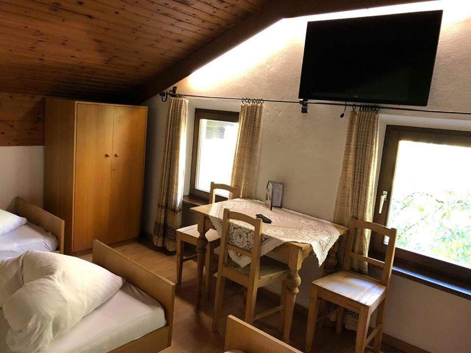 Gasthof Goldenes Lamm Hotel Vahrn Екстериор снимка