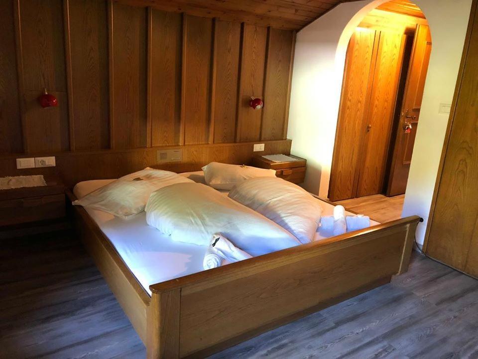 Gasthof Goldenes Lamm Hotel Vahrn Екстериор снимка